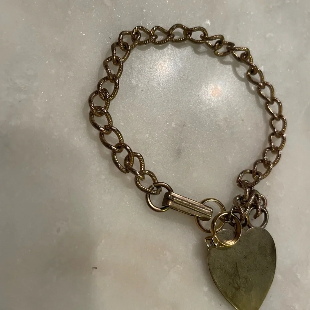 Vintage Gold Tone Heart and Ring Pendant Bracelet - Picture 3 of 5